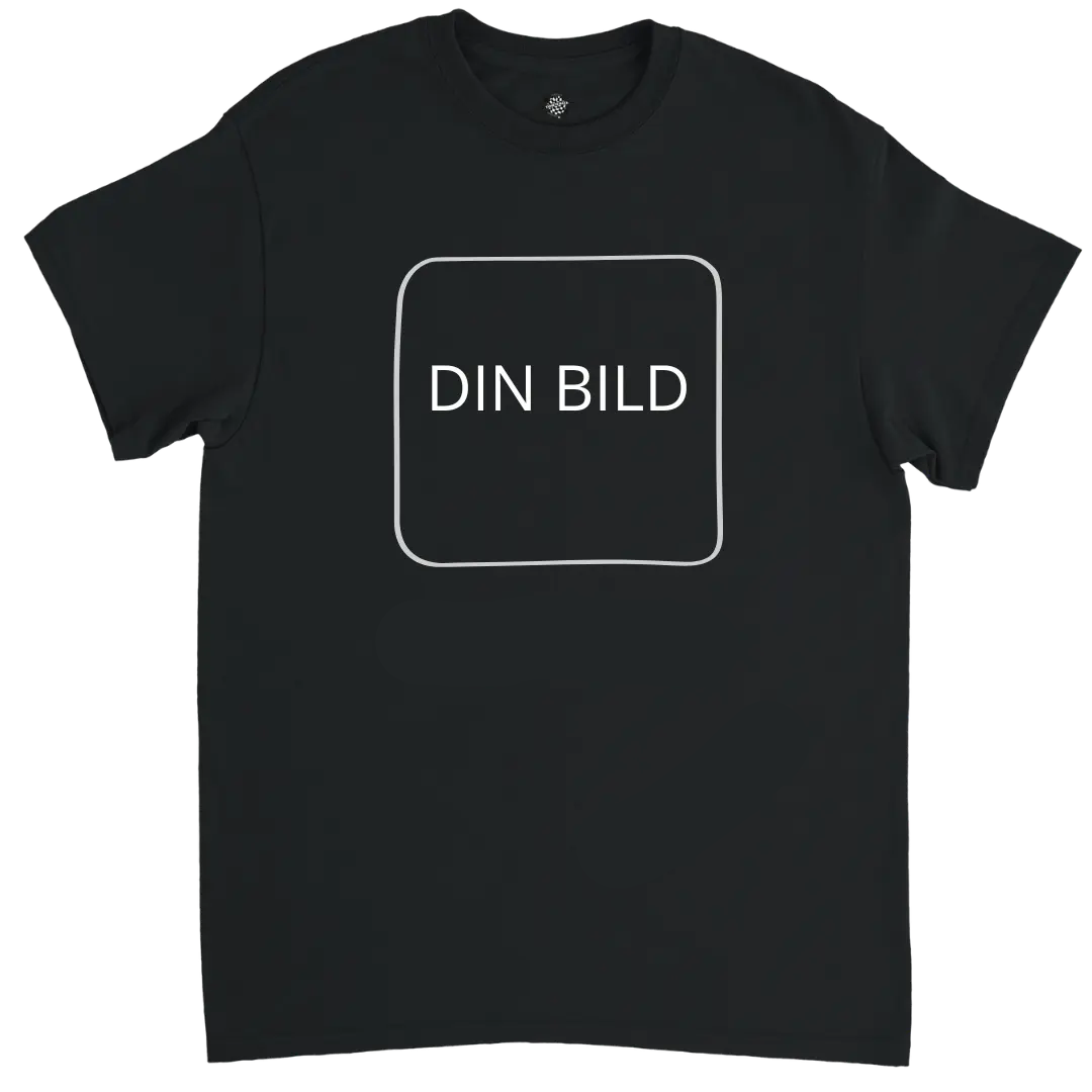 Svart t-shirt med texttryck “DIN BILD” i mitten
