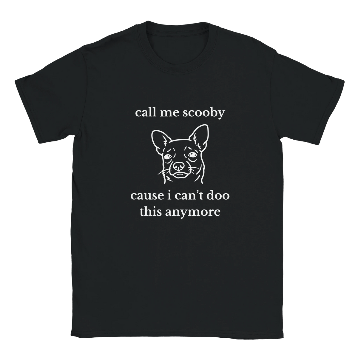 Svart t-shirt med text och hundillustration framtill
